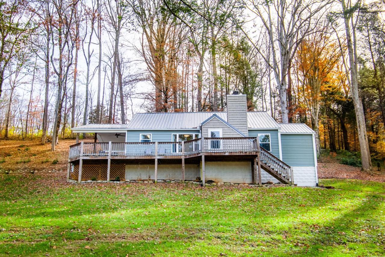 Evergreen Getaway Fire Pit And Wood Fireplace Townsend Exterior photo